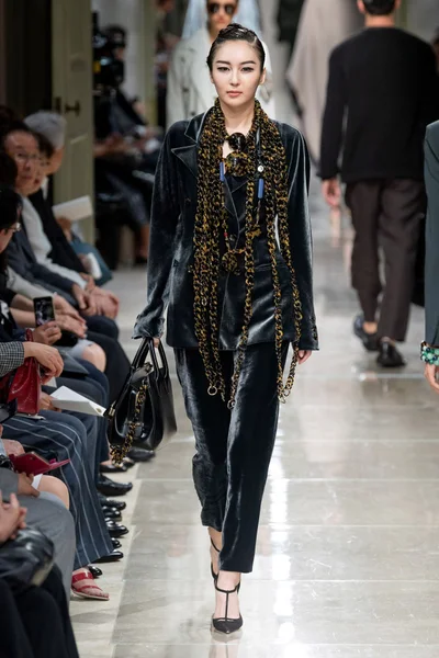 Look 5